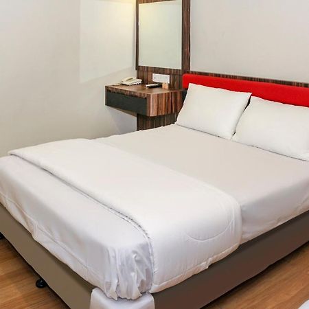 Oyo 90027 Happy Hotel Johor Bahru Exterior foto
