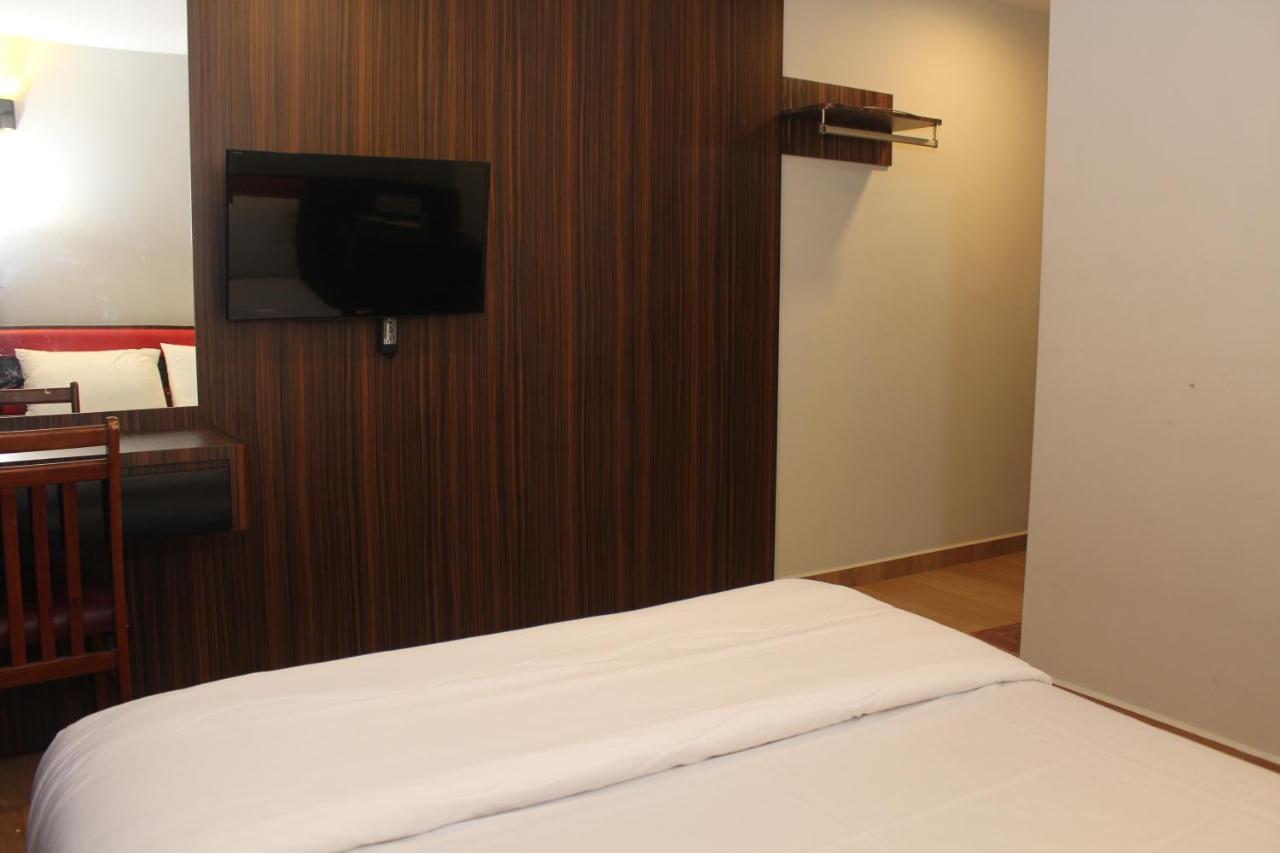 Oyo 90027 Happy Hotel Johor Bahru Exterior foto