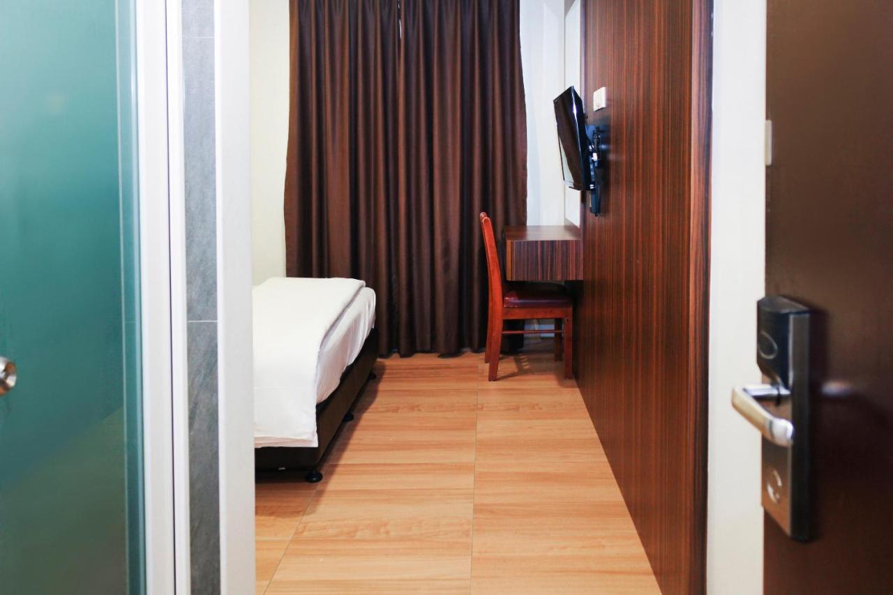 Oyo 90027 Happy Hotel Johor Bahru Exterior foto