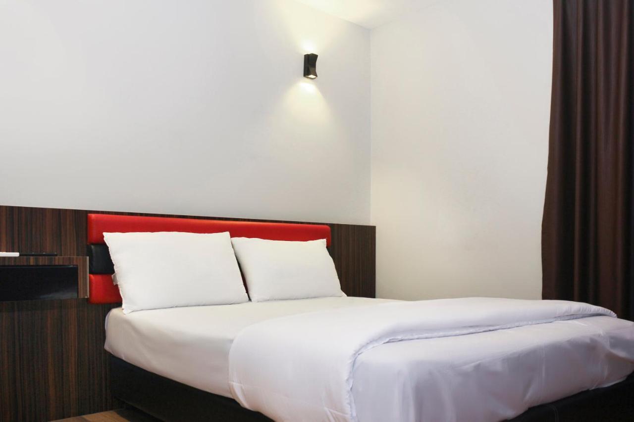 Oyo 90027 Happy Hotel Johor Bahru Exterior foto