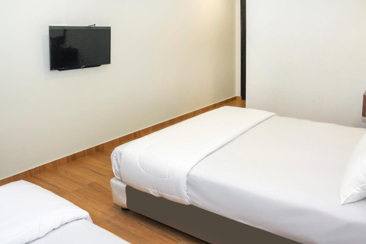Oyo 90027 Happy Hotel Johor Bahru Exterior foto