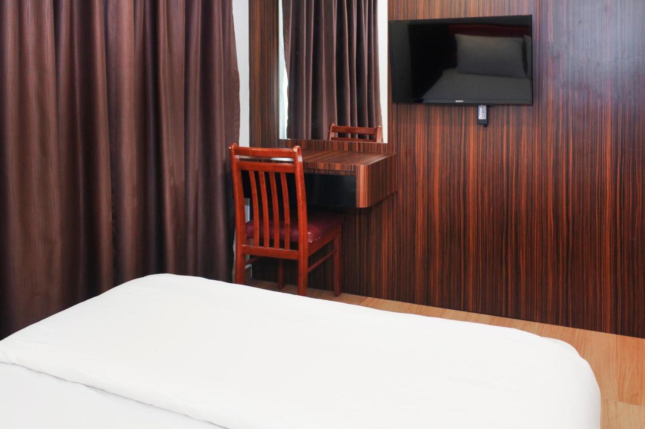 Oyo 90027 Happy Hotel Johor Bahru Exterior foto