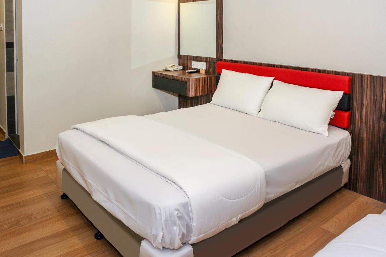 Oyo 90027 Happy Hotel Johor Bahru Exterior foto
