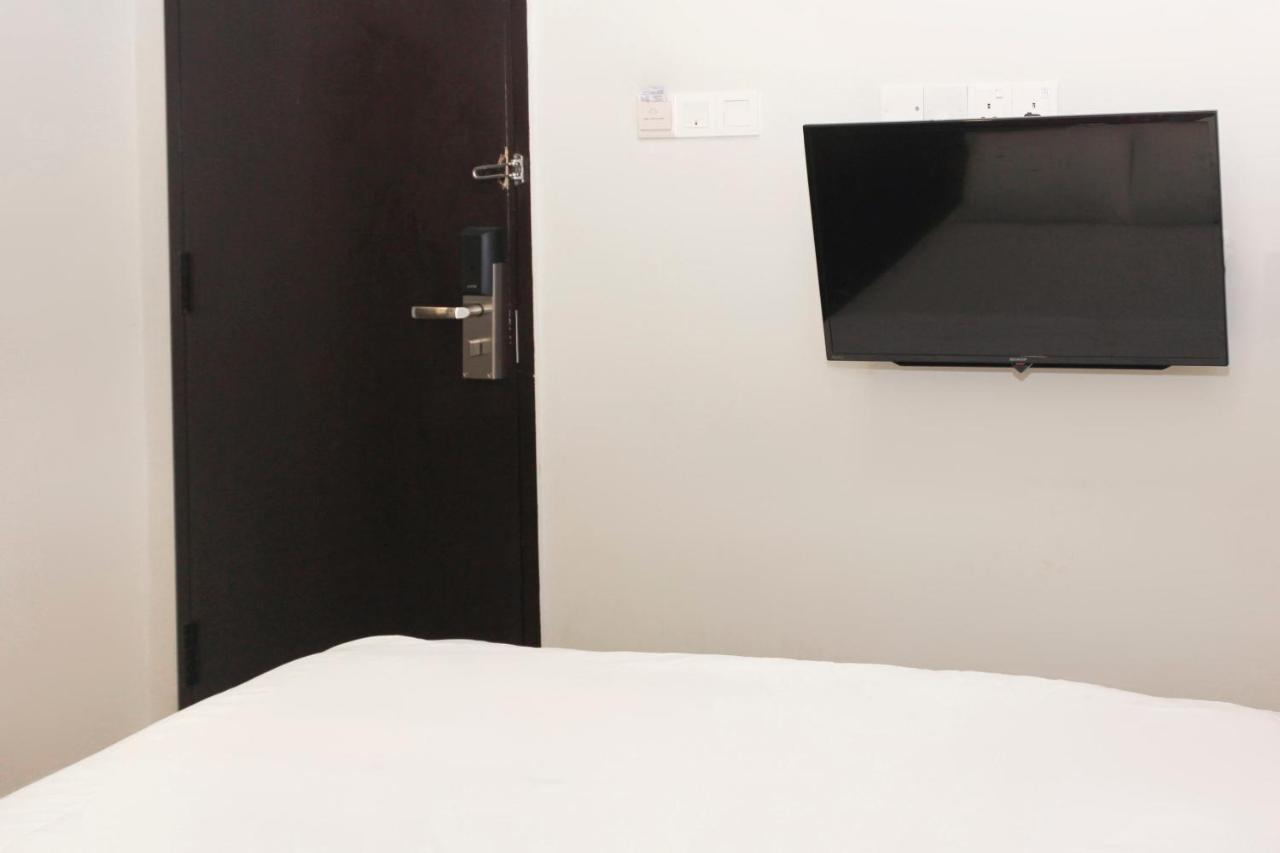 Oyo 90027 Happy Hotel Johor Bahru Exterior foto