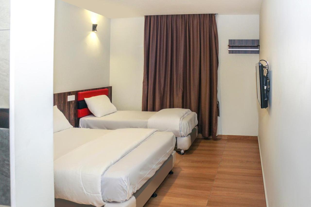 Oyo 90027 Happy Hotel Johor Bahru Exterior foto