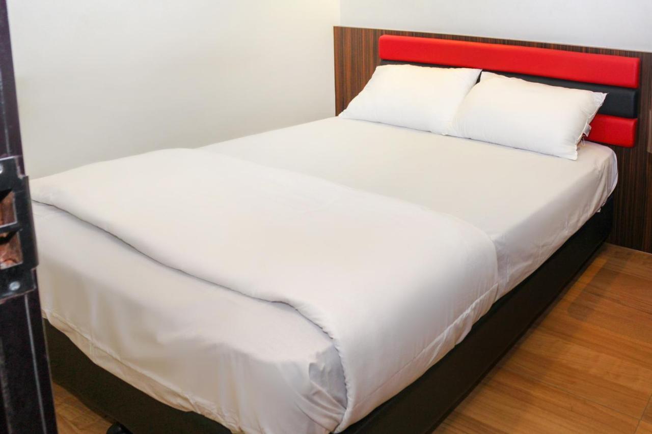 Oyo 90027 Happy Hotel Johor Bahru Exterior foto